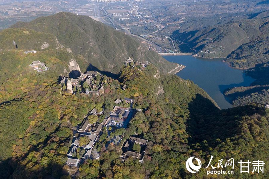 崆峒山古建筑群。人民網(wǎng)記者 米媛攝