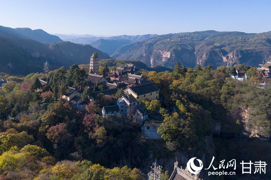 崆峒奇峰如林。人民網(wǎng)記者 米媛攝