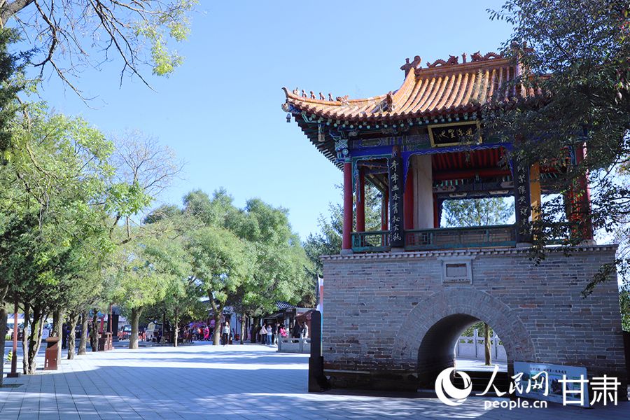 崆峒山景區(qū)。人民網(wǎng)記者 米媛攝