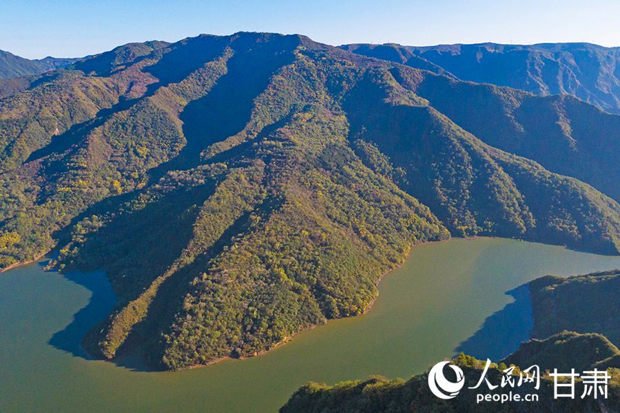 崆峒山下彈箏湖。人民網(wǎng)記者 米媛攝