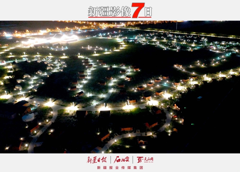 宛若銀河——   7月25日，烏爾禾國際房車露營公園夜景。進(jìn)入盛夏時(shí)節(jié)，克拉瑪依市烏爾禾區(qū)新興旅游項(xiàng)目迎來大量嘗鮮的游客。其中，烏爾禾國際房車露營公園頗為引人注目。營地內(nèi)房屋星羅棋布，日間游客可體驗(yàn)各種游樂項(xiàng)目，夜間可在“宛若銀河”的營地內(nèi)吃燒烤、看星空，感受多彩生活。石榴云/新疆日報(bào)記者 韓亮攝