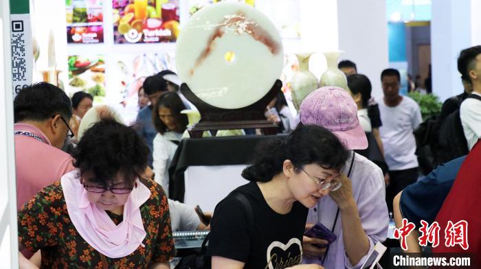 亞歐商品貿(mào)易博覽會(huì)人氣爆棚