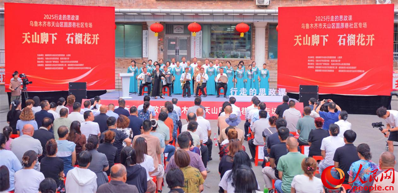 固原巷社區(qū)星光老年合唱團表演。人民網(wǎng) 李欣洋攝
